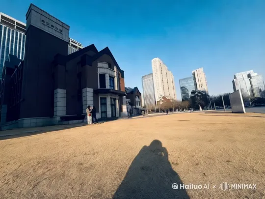 镜头推近，人物走动 by Hailuo AI Video Generator