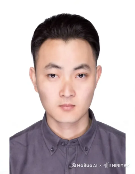 一个穿西装的人走在美国大街上，旁边的车子路过 by Hailuo AI Video Generator