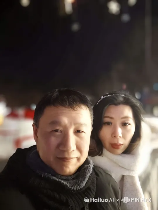 我和美女老婆开心笑起来！！！ by Hailuo AI Video Generator
