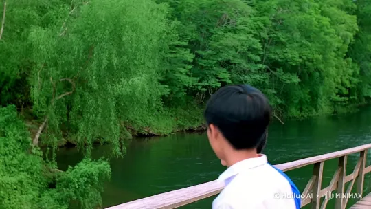 帮我创作一个有关保护环境的对话视频，两个人，两男中国初中学生，一问一答，5个问答回合，带英文字幕，对话时都有转头动作 by Hailuo AI Video Generator