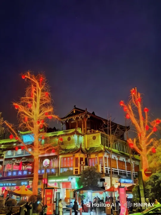根据此夜景图，生成10秒左右的视频，两边的两课树与中间的行人搭配。 by Hailuo AI Video Generator