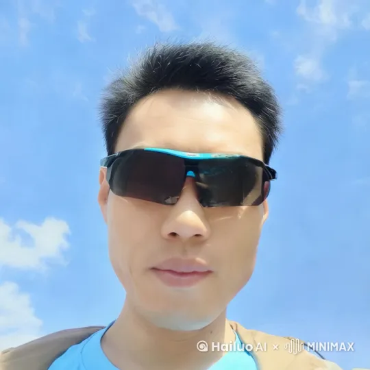 [左移,右摇,跟随][右移,左摇,跟随] by Hailuo AI Video Generator