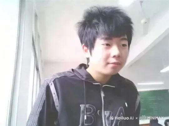 [上升]拿出馒头吃[推进,变焦推进]吃完馒头大笑 by Hailuo AI Video Generator