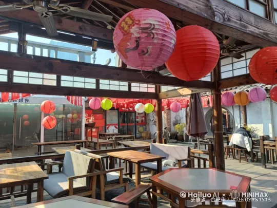 两只小猫坐在沙发上，灯笼随风摆动。 by Hailuo AI Video Generator