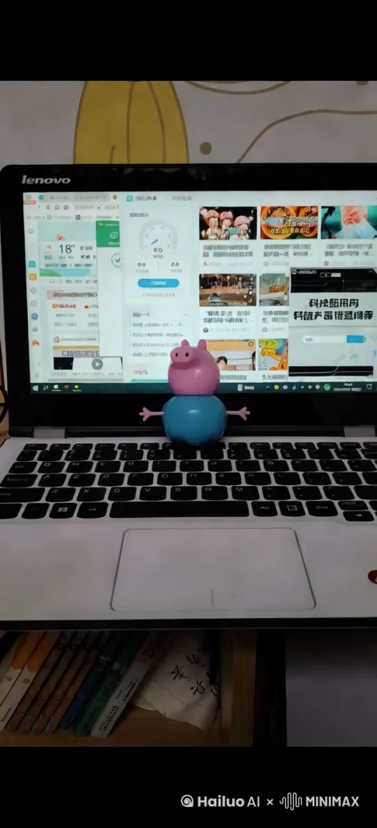 小猪佩奇玩偶向我慢慢走过来 by Hailuo AI Video Generator