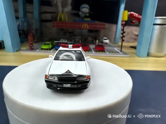 闪烁警灯和车灯 by Hailuo AI Video Generator