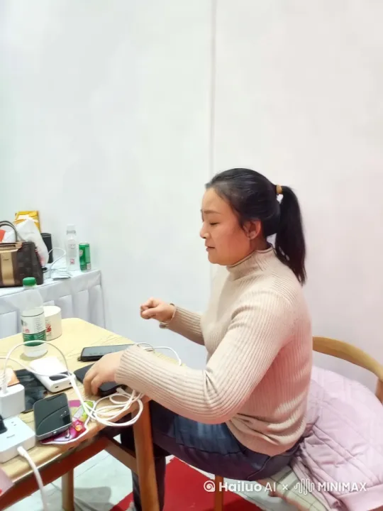 女士站起来，跳舞(镜头拉近) by Hailuo AI Video Generator