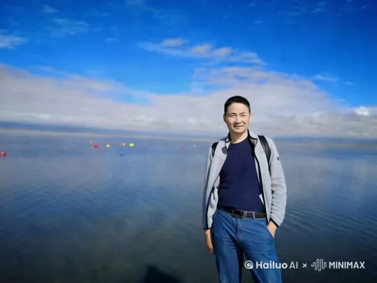 从远处飞来一只老鹰，落在这个人的肩膀上，然后他们交流互动。 by Hailuo AI Video Generator