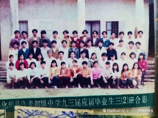 [下降,上摇] by Hailuo AI Video Generator