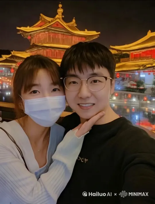 史诗般激烈的打斗场面，镜头跟随着一男一女拳打脚踢，两人殊死搏斗时动作迅猛激烈，尽显电影的精彩。 by Hailuo AI Video Generator