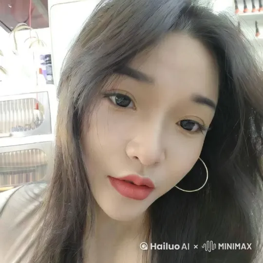 走在夜里的街道上，月亮光下特别美。[推出,上升,下摇] by Hailuo AI Video Generator