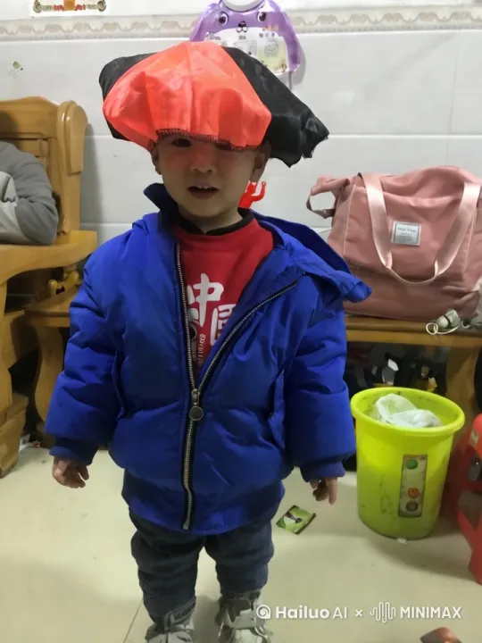 小孩穿着机械战甲，飞上外太空对战奥特曼 by Hailuo AI Video Generator