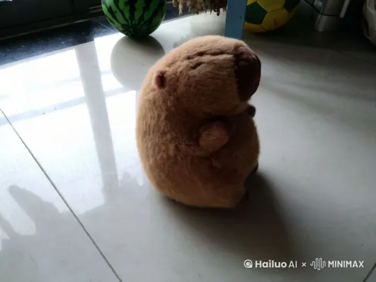 他往前，一扑，然后跳了一下（他的手脚都没动身子也没动，手也放在肚子上，和原图一样，也没动） by Hailuo AI Video Generator