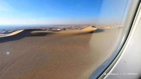 从飞机的悬窗往外看，下面是一片沙漠，注意远景和近景的层次感，要求符合现实世界 by Hailuo AI Video Generator