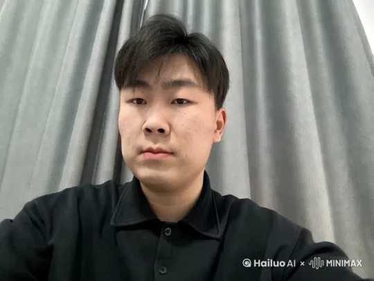大家好，我叫李伟，是丰宁职教中心2021届毕业生。2018年那个夏天，我入学职教中心，选择了计算机专业。那时的我，对未来充满迷茫，不知道自己的人生路在何方。然而，丰宁职教中心为我打开了一扇新的大门。在这里，我遇到了认真负责的老师，他们传授我专业知识，更教会我做人做事的道理；同时也结识了一群志同道合的朋友，我们一起学习，一起进步。丰宁职教中心注重实践的教学模式，让我在动手操作中不断提升自己的专业技能。我积极参加学校组织的各项技能竞赛，并取得了优异的成绩。这些经历不仅让我收获了自信，更让我坚定了继续深造的决心。时光荏苒，岁月如歌，2024年的夏天我终于如愿以偿，成功专接本，考入了理想的本科院校。回首过去，我深知，是丰宁职教中心为我打下了坚实的基础，是老师们的悉心教导和同学们的鼓励支持，让我拥有了今天的成绩。
如今，站在新的起点上，我对未来有了更加清晰的规划。希望能够通过努力，考取公务员，用我所学的计算机专业知识为社会的数字化转型贡献力量。也希望借此激励更多的职校学子勇敢追梦，脚踏实地、努力拼搏，实现自己的人生价值，丰宁职教中心会成为大家梦想起航的地方！ by Hailuo AI Video Generator