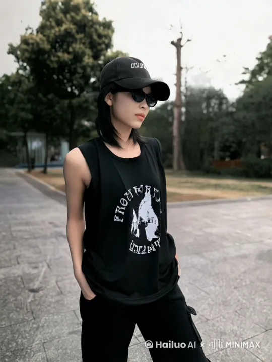 [左移,右摇，跟随]，环绕镜头，风吹动女子头发，最佳画质。 by Hailuo AI Video Generator