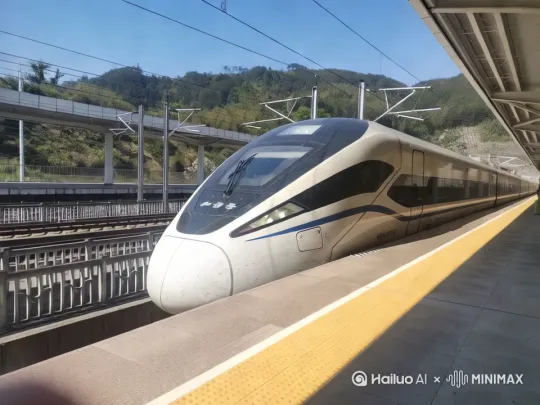 让火车呼啸而过
[推出,上升,下摇] by Hailuo AI Video Generator