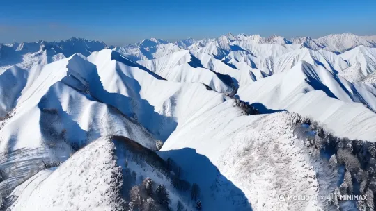 《沁园春•雪》意境图，山舞银蛇，红妆素裹 by Hailuo AI Video Generator