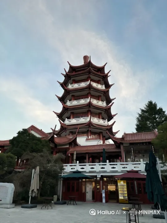 佛祖在天空若隐若现[上升,上摇,推进] by Hailuo AI Video Generator
