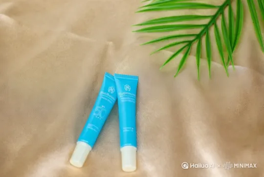 突出主体，背景海，加入哪吒元素，用护肤品常用运镜 by Hailuo AI Video Generator