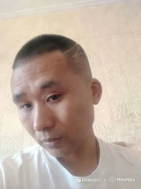[跟随]主角是一个武术高手 和一群人 打斗 所有人都不是他的对手 全部趴下 by Hailuo AI Video Generator