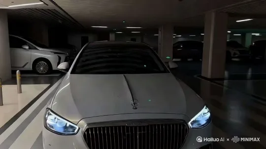 1.从左到右环抱式运镜  
2.给车标一个特写 by Hailuo AI Video Generator