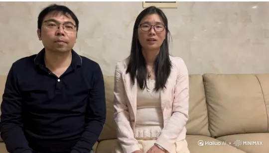 国梁[推出,上升,下摇]，爸爸妈妈知道这三个月对你来说很关键。中考就像一场挑战，它像是一座等待你去攀登的险峻山峰，山上可能布满荆棘，也可能会有迷雾遮挡你的视线，但爸爸妈妈相信你。

这段时间，你已经付出了很多努力。你就像一个勇敢的探险家，在知识的丛林里披荆斩棘。每一次的坚持，都像是在为自己的梦想大厦添砖加瓦；每一次的进步，都像是夜空中闪烁的星星，照亮你前行的道路，这些爸爸妈妈都看在眼里。

别害怕，别退缩。想象一下，你是一位即将踏上战场的勇士，手中握着智慧的宝剑，身披勤奋的铠甲。中考的考场就是你的战场，你有足够的能力去战胜一切困难。相信自己，尽管向前冲，就像一只振翅高飞的雄鹰，向着广阔的天空翱翔。你一定可以做到！ by Hailuo AI Video Generator