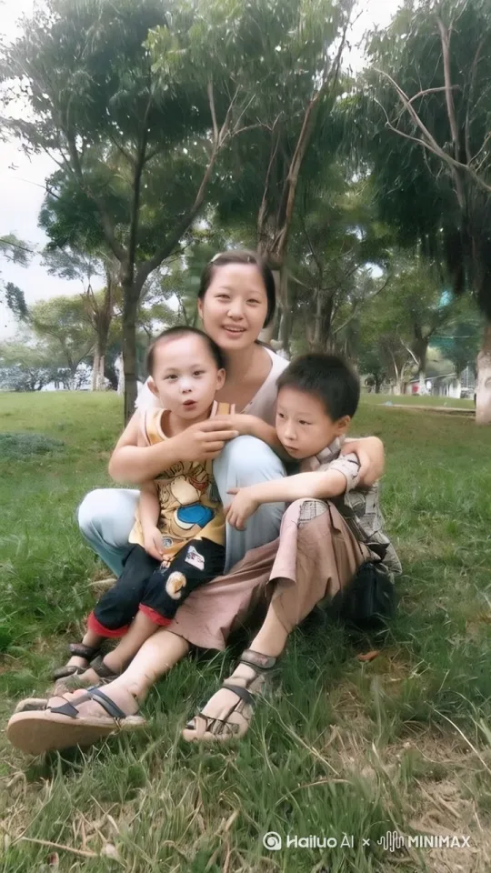 图中三人站起来 by Hailuo AI Video Generator