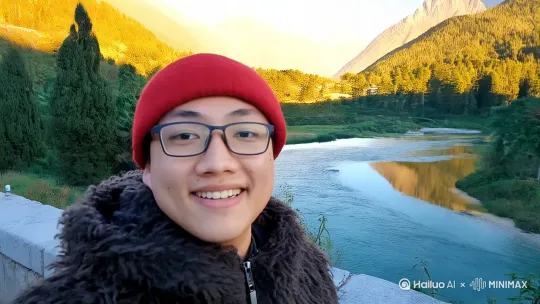 在新疆的阿勒泰旅游，背后是美丽的阿勒泰景区 by Hailuo AI Video Generator