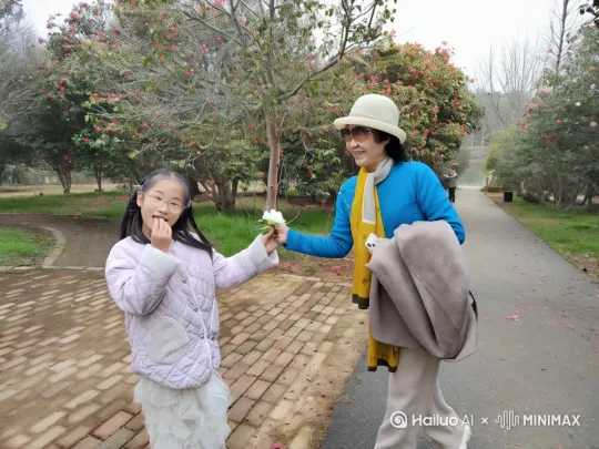 场景中的动物纷纷离开地面，漂浮在空中。 by Hailuo AI Video Generator