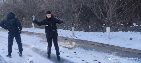功夫对决，迅猛出招，腾空飞踢。 by Hailuo AI Video Generator