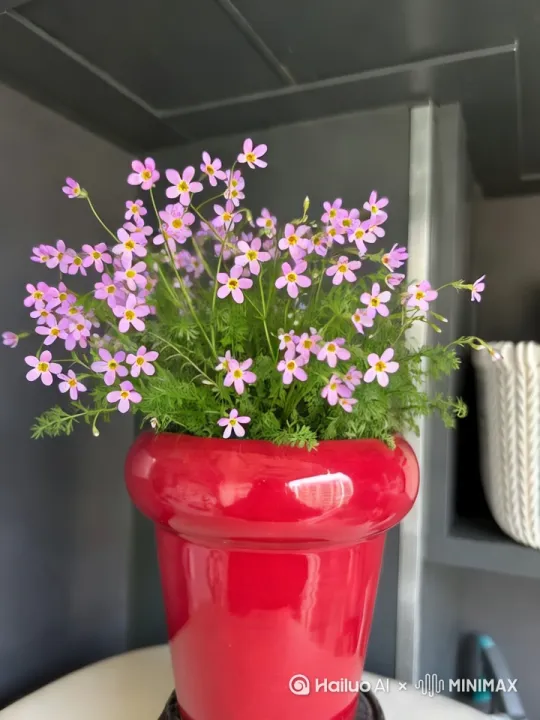 花朵和枝叶随风而动 by Hailuo AI Video Generator