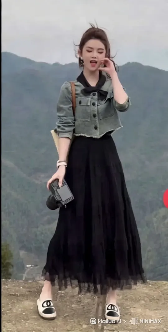 美女看向远山，悠闲自得胜似闲庭信步。背景变成绿青山瀑布 by Hailuo AI Video Generator