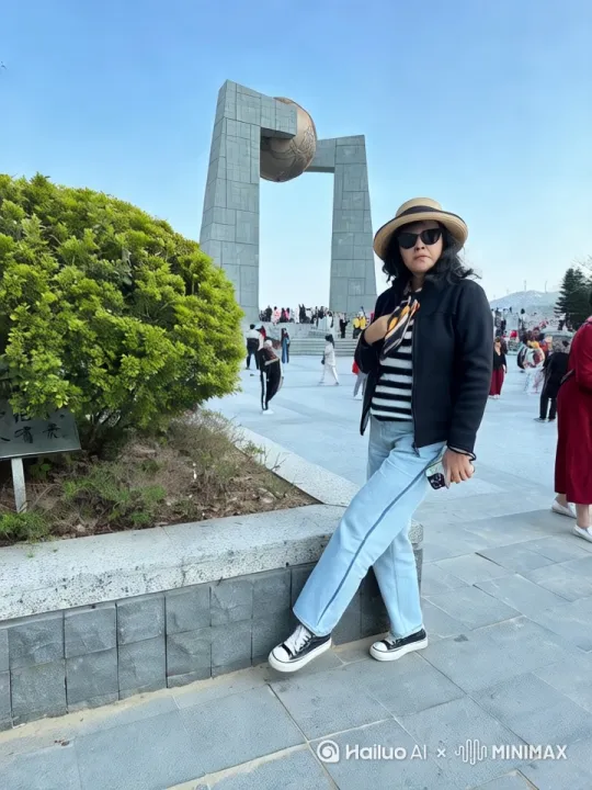 图中女士跳藏族舞 by Hailuo AI Video Generator