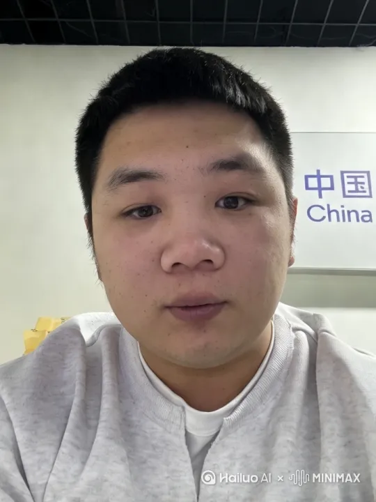 介绍一下，今年的农民有哪些福利，用类似于新闻播报的口吻[推出,上升,下摇][固定镜头] by Hailuo AI Video Generator