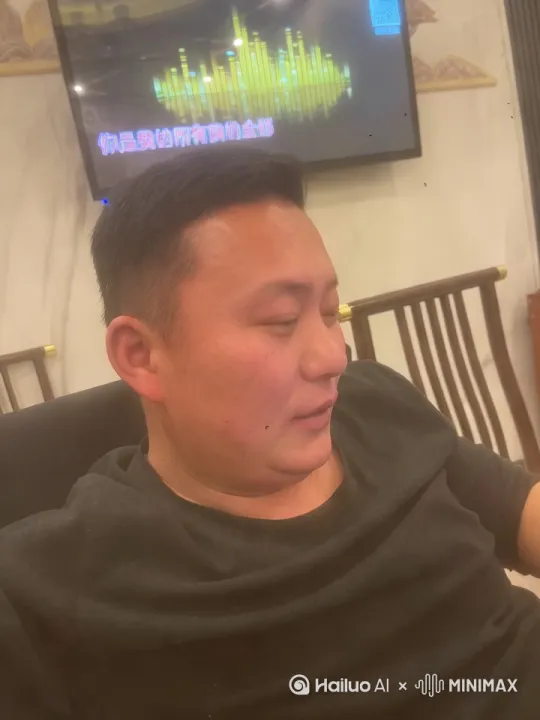 站桌子上跳芭蕾舞很骚的那种 by Hailuo AI Video Generator