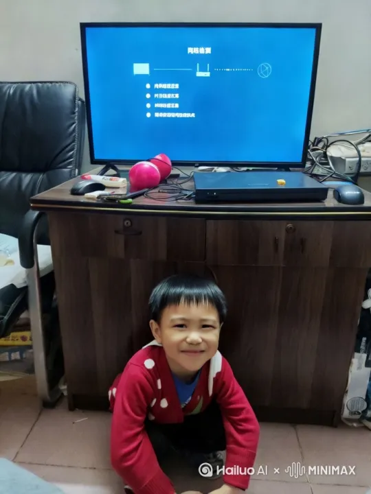 帮帮我生成他突然和一个人打架，然后又从窗户跳下去，开着摩托车逃跑，又拿着一大袋金币飞进来，然后开心的螺旋升天变成气球 by Hailuo AI Video Generator