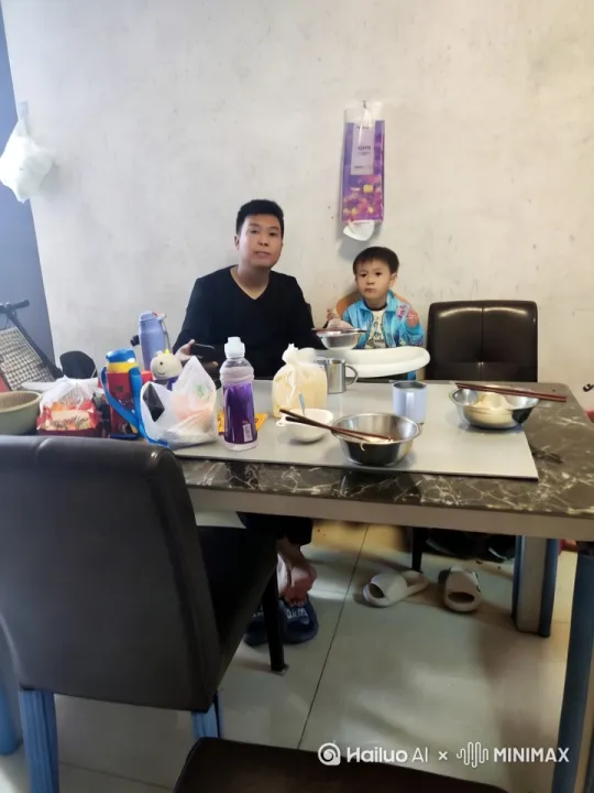 那让他们两个开着摩托车跑出去，然后天上掉下来一堆金币，他们又飞回来了，然后变成一个气球飞起来然后又出现一个鸡蛋爆炸 by Hailuo AI Video Generator