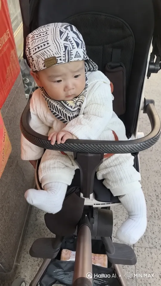 图片中的小孩长大后背着书包骑着自行车在风景美丽的绿道上行驶，碰到了了心爱的女朋友两个人拥抱 by Hailuo AI Video Generator
