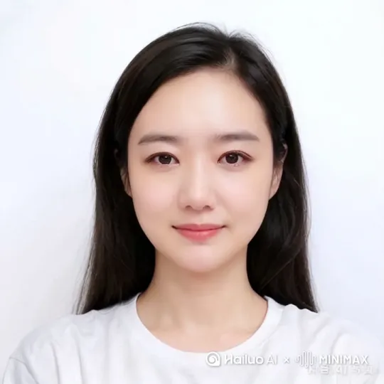 微微一笑后转为忧伤 by Hailuo AI Video Generator