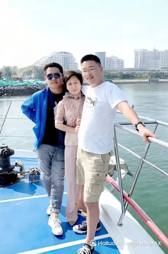两位好兄弟！ by Hailuo AI Video Generator