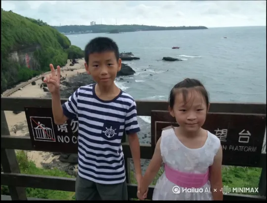 功夫对决，迅猛出招，腾空飞踢，佛山无影脚，扫堂腿，螳螂拳 by Hailuo AI Video Generator