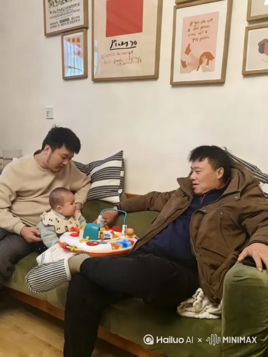 /让中间的小朋友动起来，会说话唱歌。 by Hailuo AI Video Generator