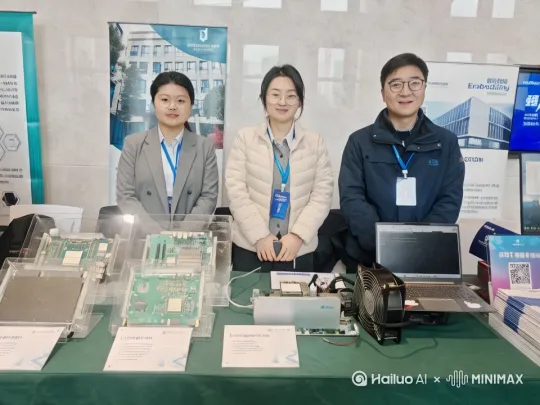 3人都做美颜处理，动作自然保持微笑介绍展台产品，有标准礼仪的手势动作的视频 by Hailuo AI Video Generator
