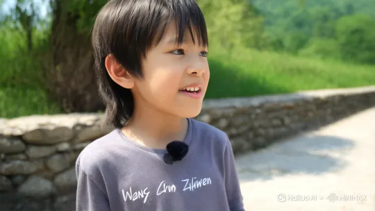 
王志文这段话说说的真的太现实了
嫖娼违法
但包养却可以因为一个是穷人的法律
个是富人的特权
人家钱多买几套房子加价卖出去了
那叫房地产投资
你钱少买几张票
再加价卖出去了
你叫黄牛得逮你人家钱多包养女子
三百六十五天
那叫生活作风有问题
你钱少包了一个小时
你叫嫖娼
还得逮你人家钱多炒股票
那叫投资叫理财
你钱少打会麻将
玩会扑克
那叫赌博
还得逮你起点都是娘胎
终点都是棺材
中间就是人生钱就是通行证
如果你有钱
规矩是可以变通的
如果你有权规矩是可以为你服务的
如果你既没有钱
也没有权
那么规矩就是为你量身而定的
我给你讲个故事
你就明白了
全红婵为什么在世界拿第一
而在中国却拿第二道理其实非常简单
因为在世界的赛场
全红婵面对的只是运动员
而在国内的赛场
她面对的却是裁判员
世界裁判看的是水花
而国内裁判看的却是人脉全红婵在世界跳下去
的是泳池
在国内跳下去的是江湖跳台
但是后台不一样
泳池的水太深了
葬送了多少年轻人的梦想
中国二十年后的社会结构
可能是这样子
富豪的子女仍然会像父辈一样占有最多的经济
资源
中产阶层的某些儿女会成为主导科技发展的
精英干部的子女在官场占有最高的比例
而你一个打工的谈什么公平规则
制度都是强者定的
要么努力地成为强者
要么拼命地忍着
这就是残酷的现实社会
这个世界既不是有钱人的世界
也不是有权人的世界
他是通人心者的世界
永远记住富在述蜀不在牢身
立在市局
不再立耕 by Hailuo AI Video Generator