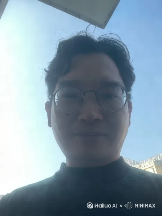 [右移,左摇,跟随] by Hailuo AI Video Generator