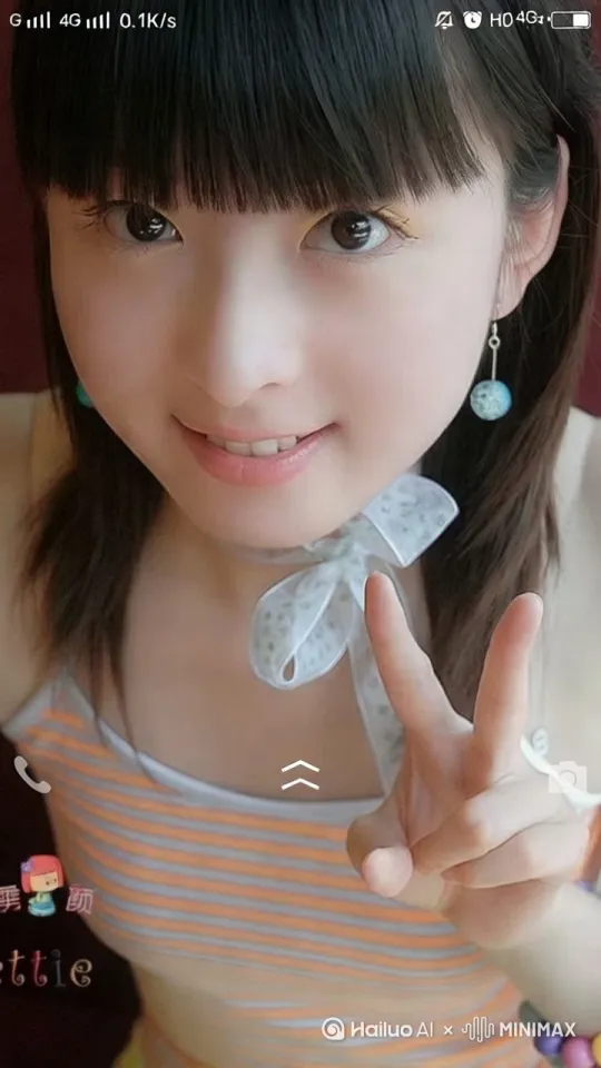 大胸美女向我微笑正面走过来。 by Hailuo AI Video Generator