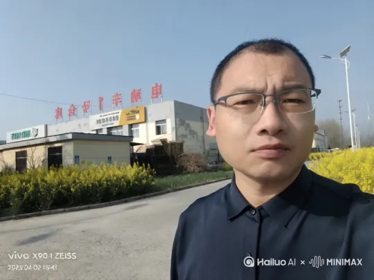 镜头固定，巨龙钻入井水中，水花四溅，人物动起来
 by Hailuo AI Video Generator