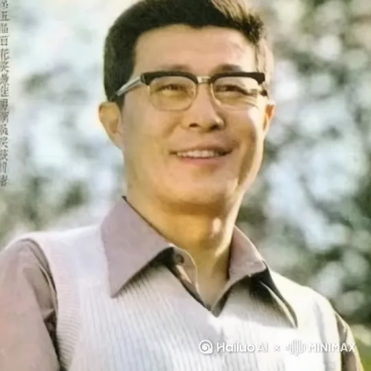 动起来。拥抱。走动。手动。嘴眼动扭头[右移,左摇,跟随] by Hailuo AI Video Generator
