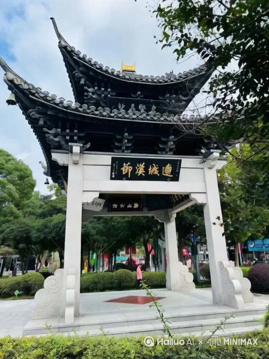 建筑被空中飘扬的花瓣有规律的飘过
来逐渐覆盖并绽放成花朵，花朵沿楼体
生长动画需细腻丝滑的形变。 by Hailuo AI Video Generator